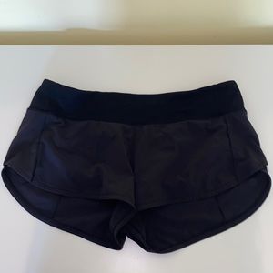 Lululemon Black Speed Up LR Short Size 8